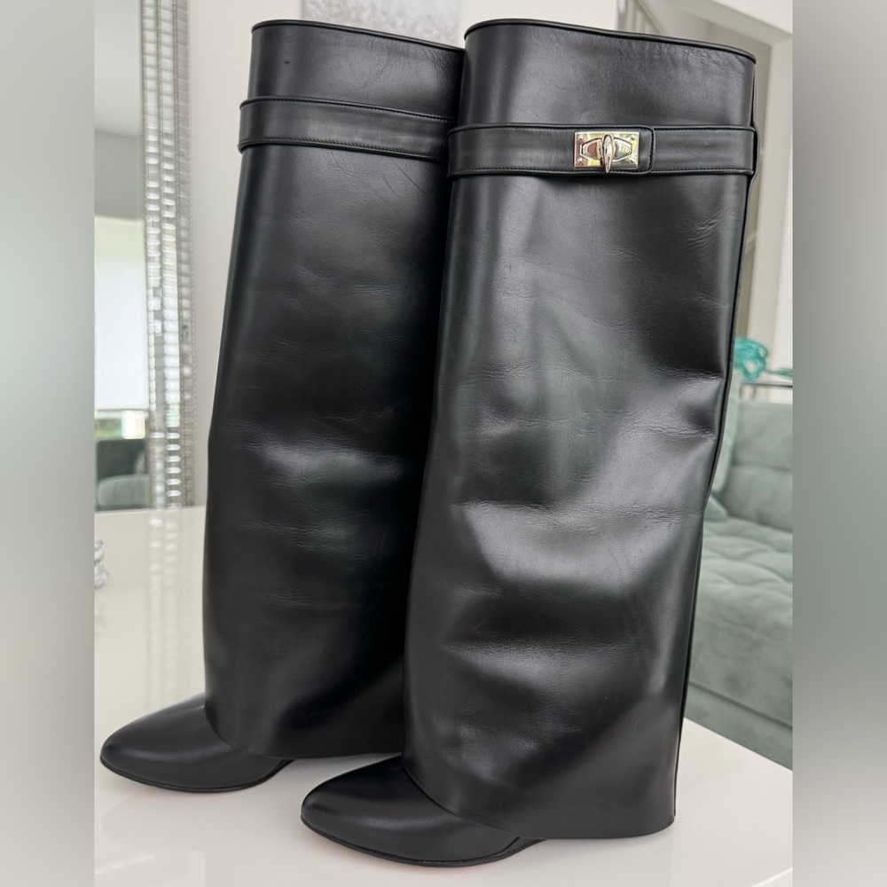 Givenchy Shark leather black boots Size 37